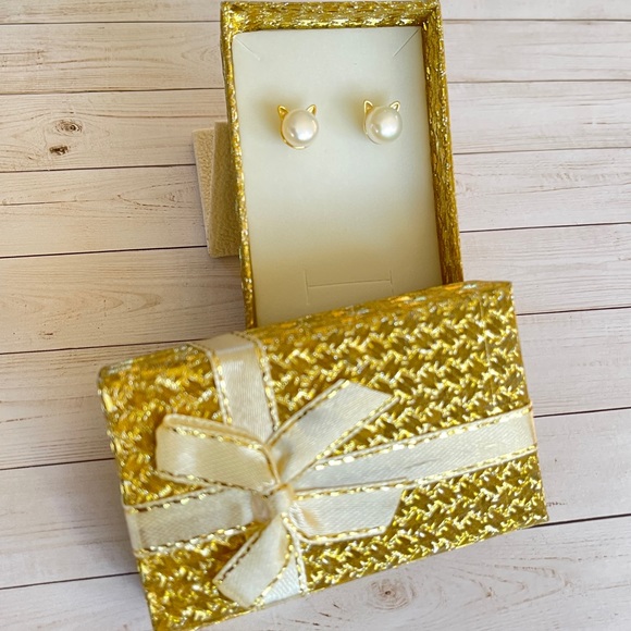 Gold Plated Over 935S Silver 7-8mm Natural Pearl Stud Earrings Cat Shaped - Picture 5 of 6